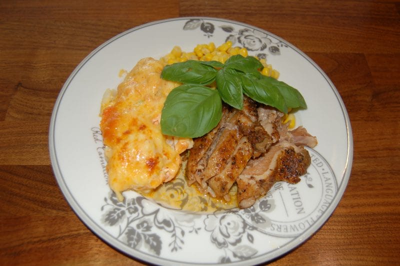 Svinemage med fløtegratinerte søtpoteter