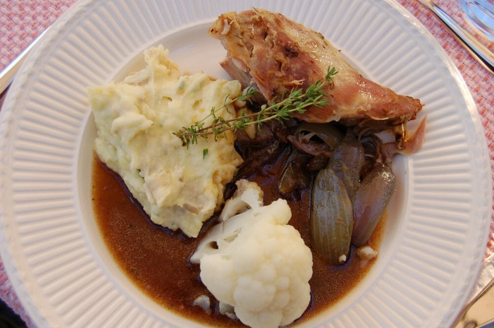 Torden, innekos og kje i ovnen Torden, innekos og kje i ovnen