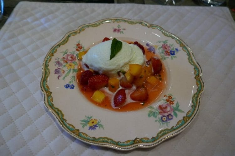 Yogurt ice cream with mango and passion fruit with salsa