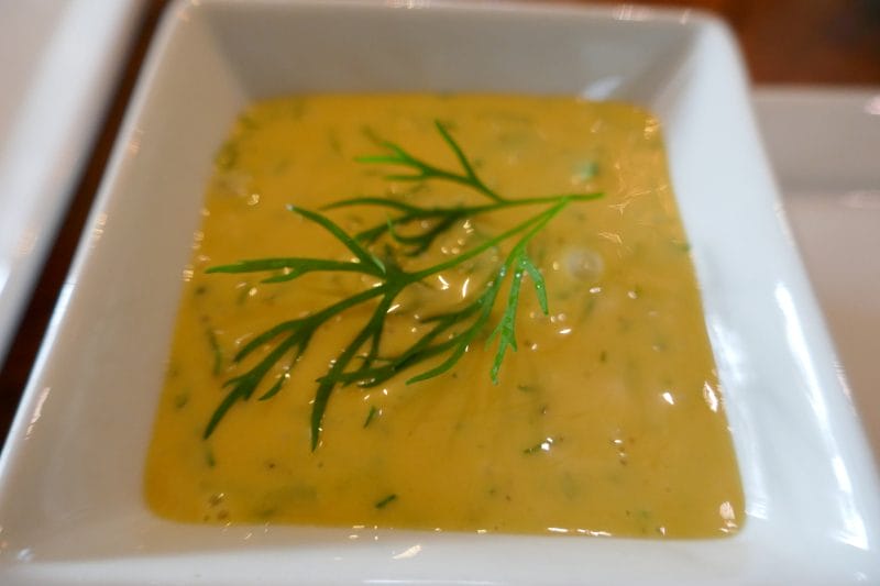 Hovmestersaus, sennepssaus eller gravlakssaus til røykelaks/gravlaks Hovmestersaus, sennepssaus eller gravlakssaus til røykelaks/gravlaks