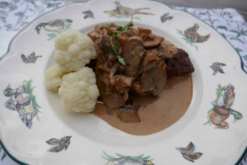Reinsdyrfilet med jegersaus