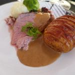 Lam sous vide med hasselbackpoteter og mammas deilige saus