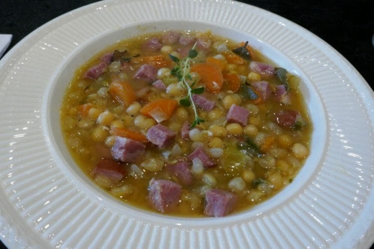 Pea soup of millet power and bayonne ham