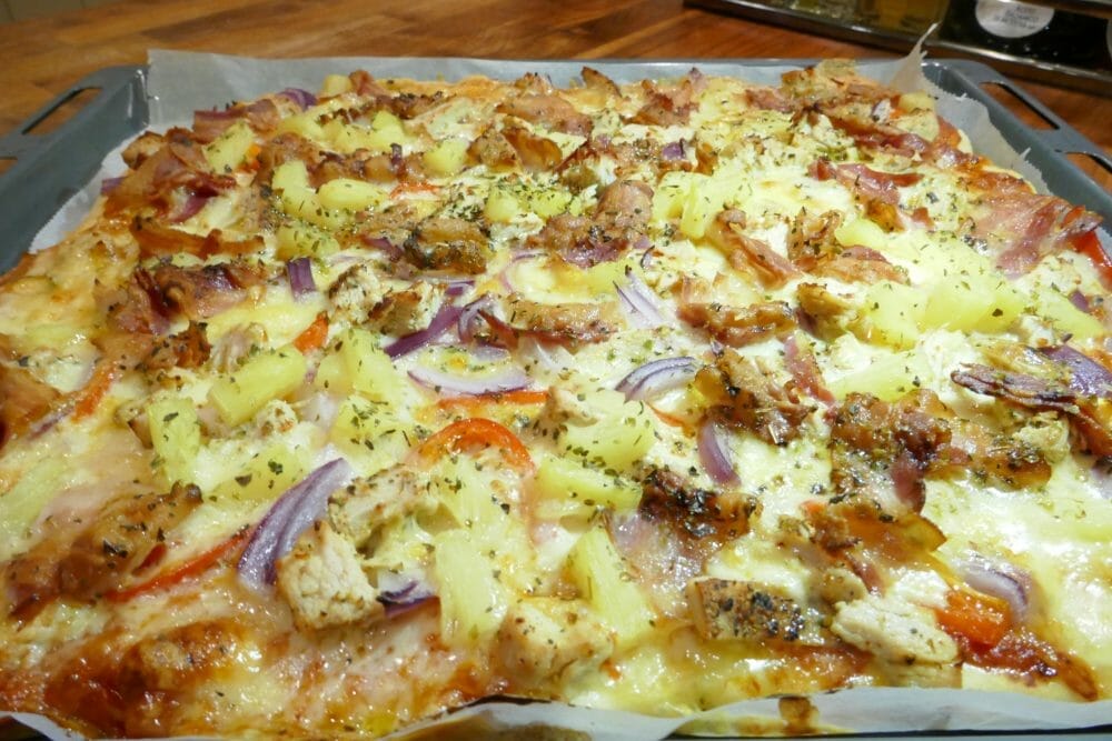 Nyttårsrester? Hvit pizza med kalkun og bacon