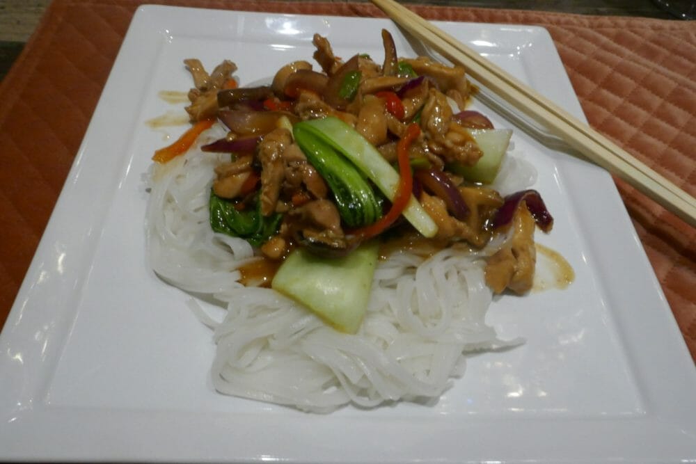 Kylling og bok choy i teriyakisaus