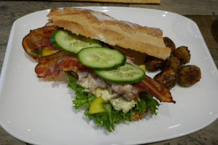 Baguette with curry chicken Baguette with curry chicken