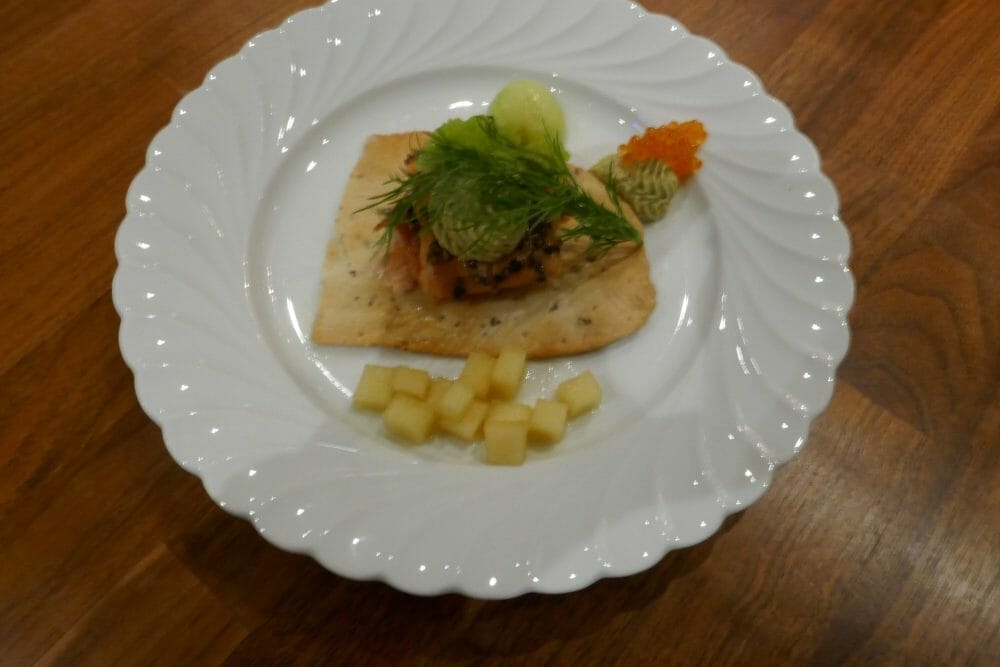 Ukemeny for uke 37 Varmrøkt pepperlaks med spennende tilbehør