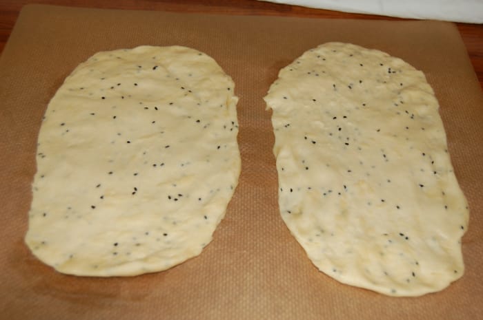Nanbrød med løkfrø (Nigellafrø)