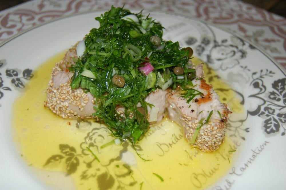 Tunfiskbiff med linser og gremolata