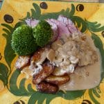 Kalvefilet med ovnsbakte parmesanpoteter og konjakk- og soppsaus