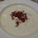 Blomkålsuppe med parmesan og sprøstekt bacon