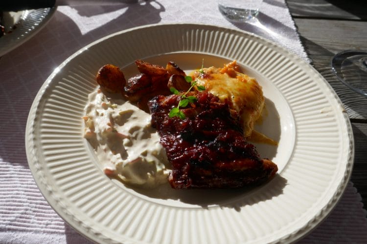 Spare ribs with oven-baked pearl potatoes, coleslaw and sweet potato puree