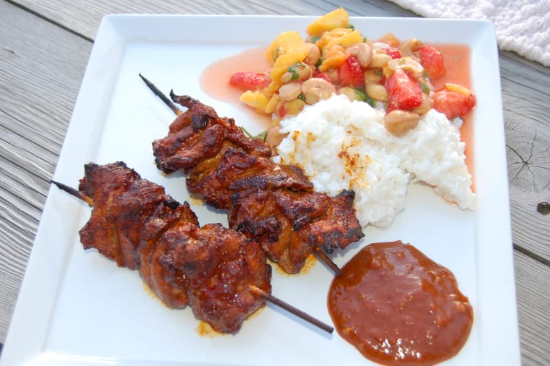 Biffsatay med jordbærsalsa