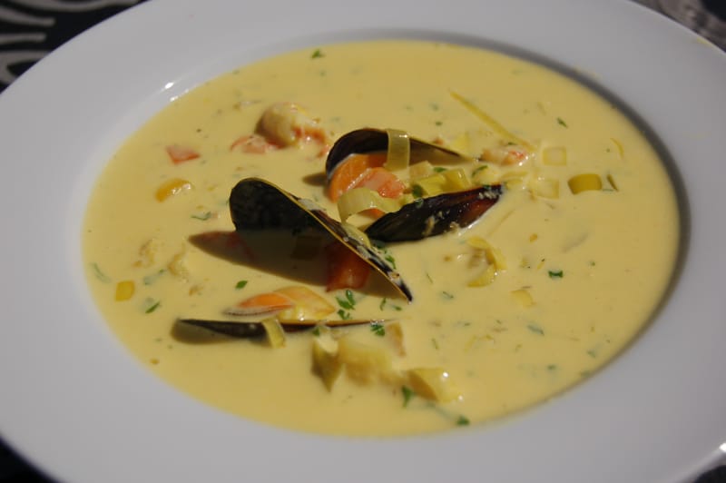 Fiskesuppe med selvfisket fangst på hytta