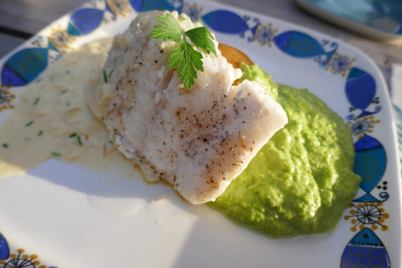 Kveitefilet med ertepuré og hvitvinssaus