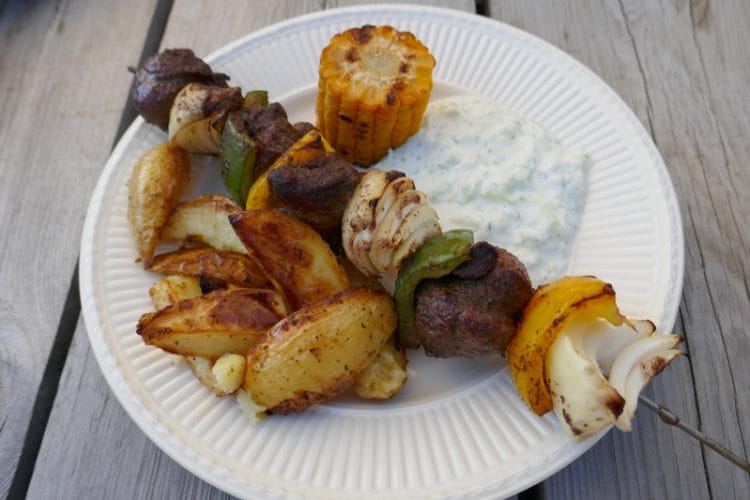 Grillspyd med lam og tzatziki