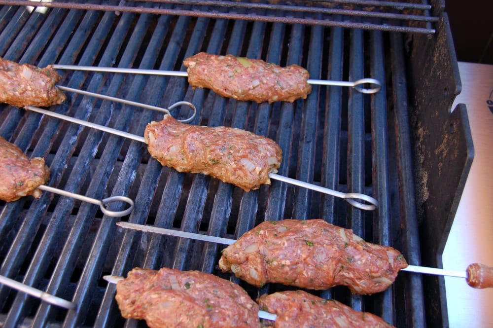 Grilling av greske kjøttboller