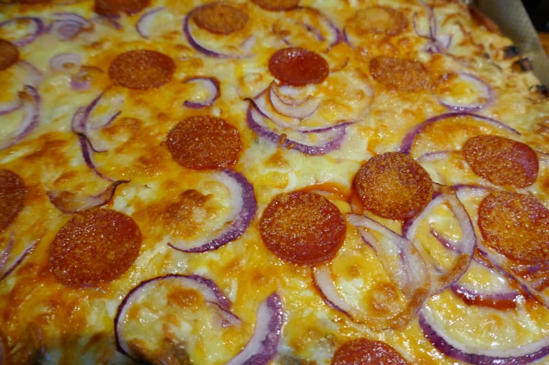 Hvit pizza med kjøttdeig