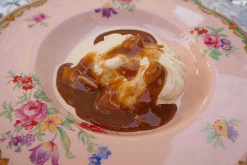 Karamellsaus med peanøtter