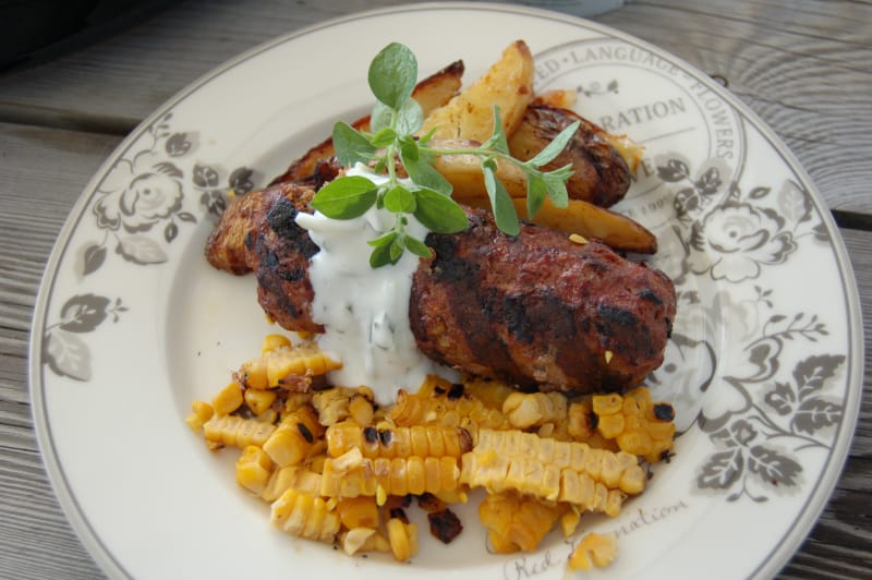 Kebab av lammekjøttdeig med cacık