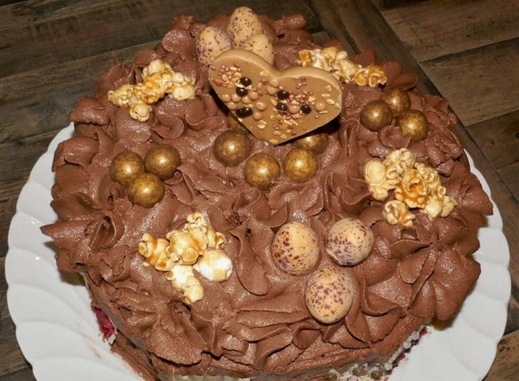 Weekly menu for week 23 Chocolate cake with caramel and peanuts