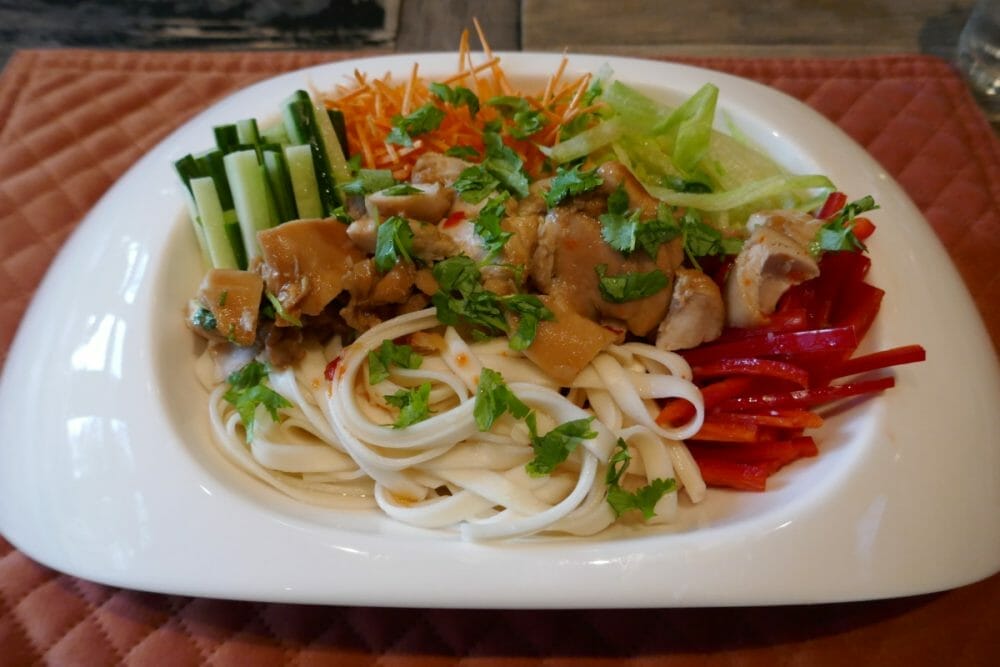 Vietnamesisk kylling- og nudelbolle