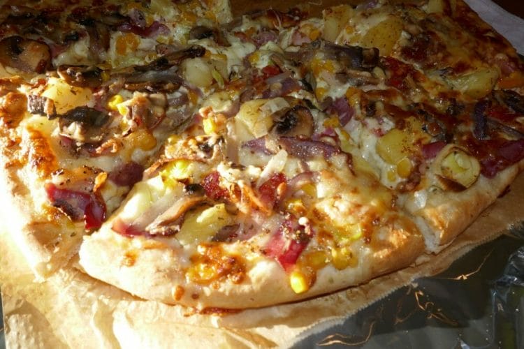 White pizza with bacon, mushrooms and pineapple