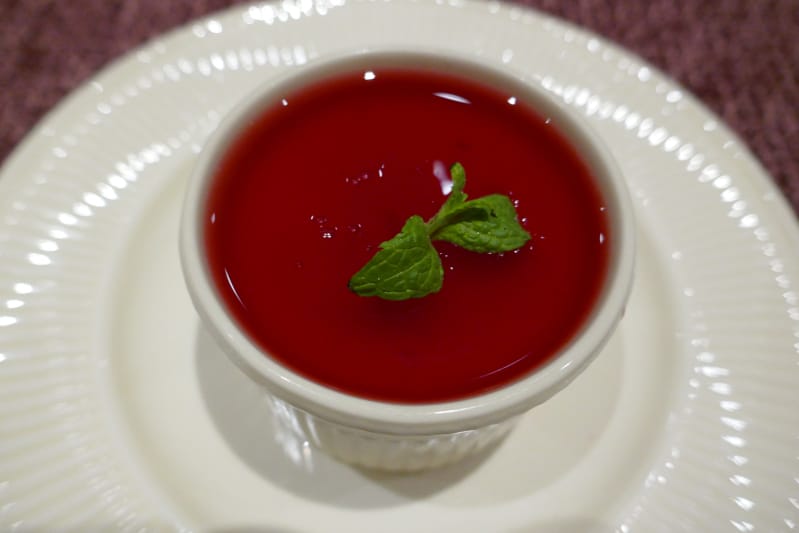 Panna cotta med bringebærcoulis