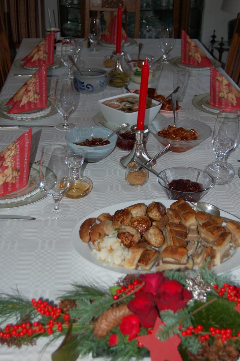 Første juledag og ferdig dekket bord
