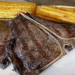 Tørrmodnet t-benstek med rødvinssaus og maiskolber