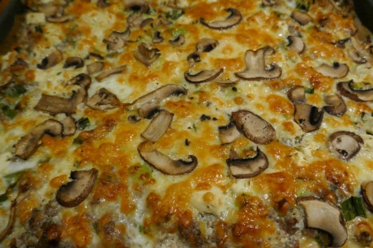 BBQ pizza with chicken