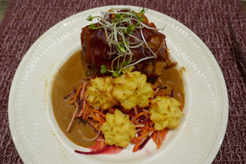 Innbakt steinbit med duchessepoteter og madeirasaus Innbakt steinbit med duchessepoteter og madeirasaus