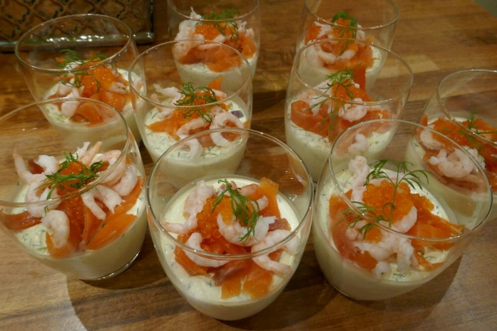 Ukemeny for uke 16 Dillpannacotta med ørret, ørretrogn og reker