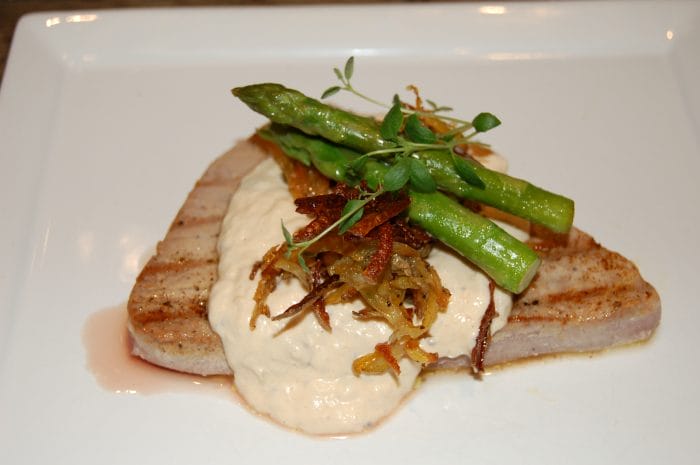 Tunfisk med potetsticks og tunfiskmajones