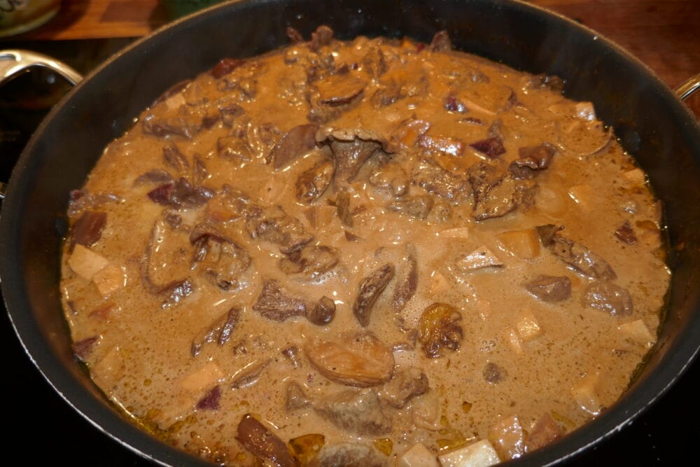 Elggryte med kantareller