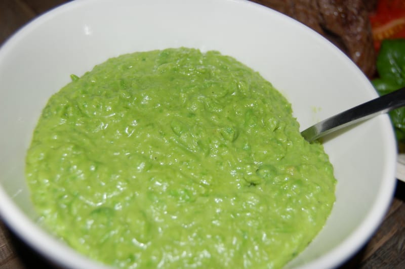 Kjøttrull med ertepuré og pommes noisettes Kjøttrull med ertepuré og pommes noisettes