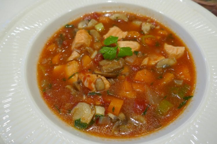 Spicy, tomatisert laksesuppe