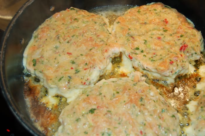 Steking av thaifiskeburgere
