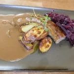 Hjemmelaget pølse med rødkål