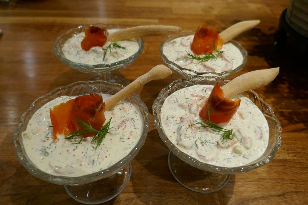 Skalldyrsalat med røkt ørret