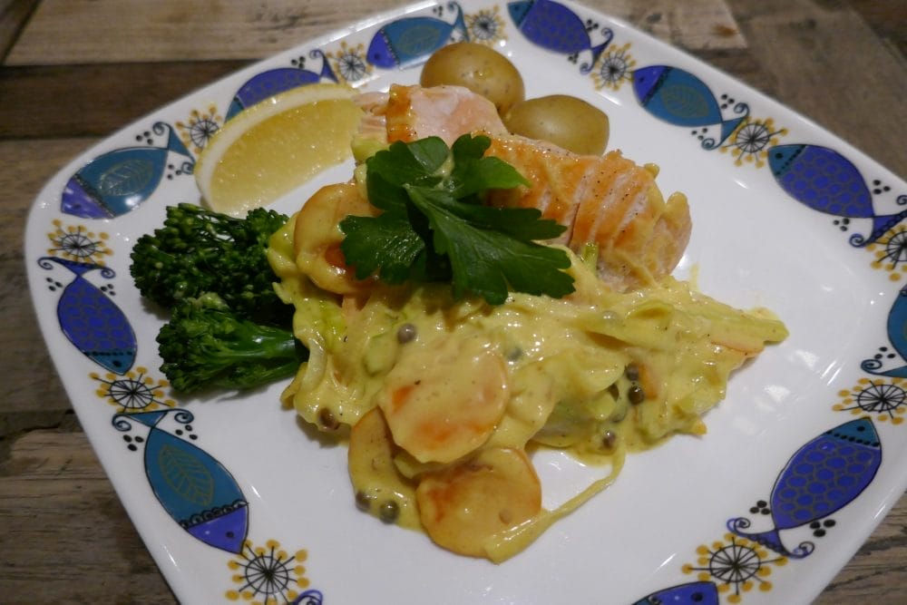 Laks med karri- og peppersaus Laks med karri- og peppersaus