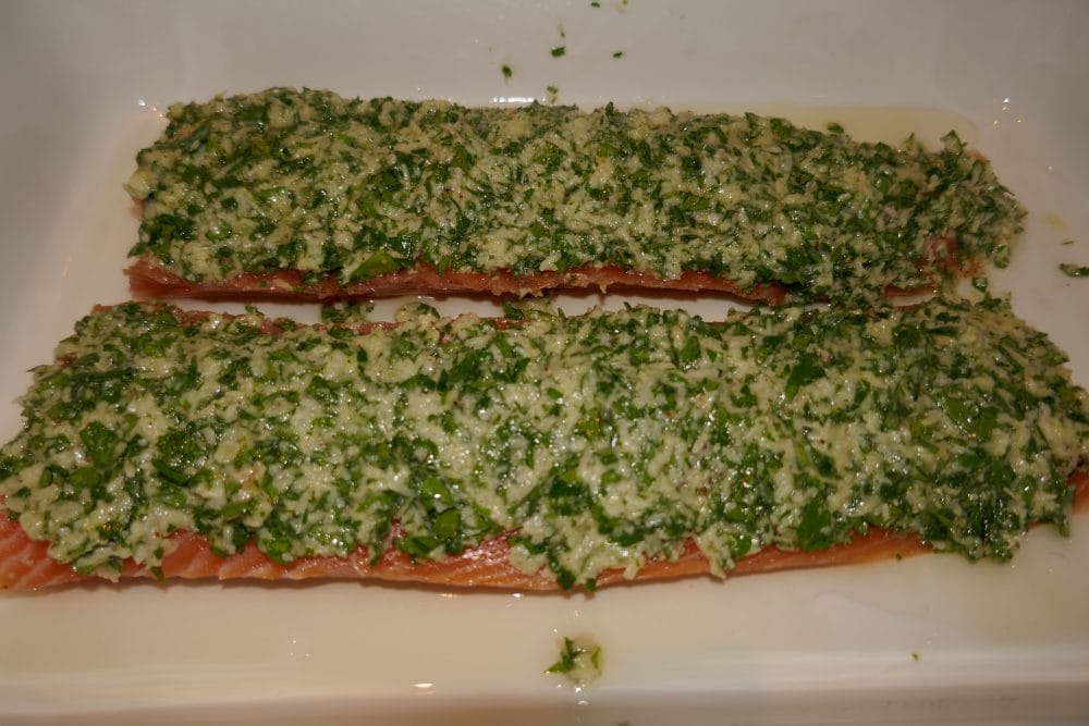 Ovnsbakt laks med parmesan- og persilletopping Ovnsbakt laks med parmesan- og persilletopping