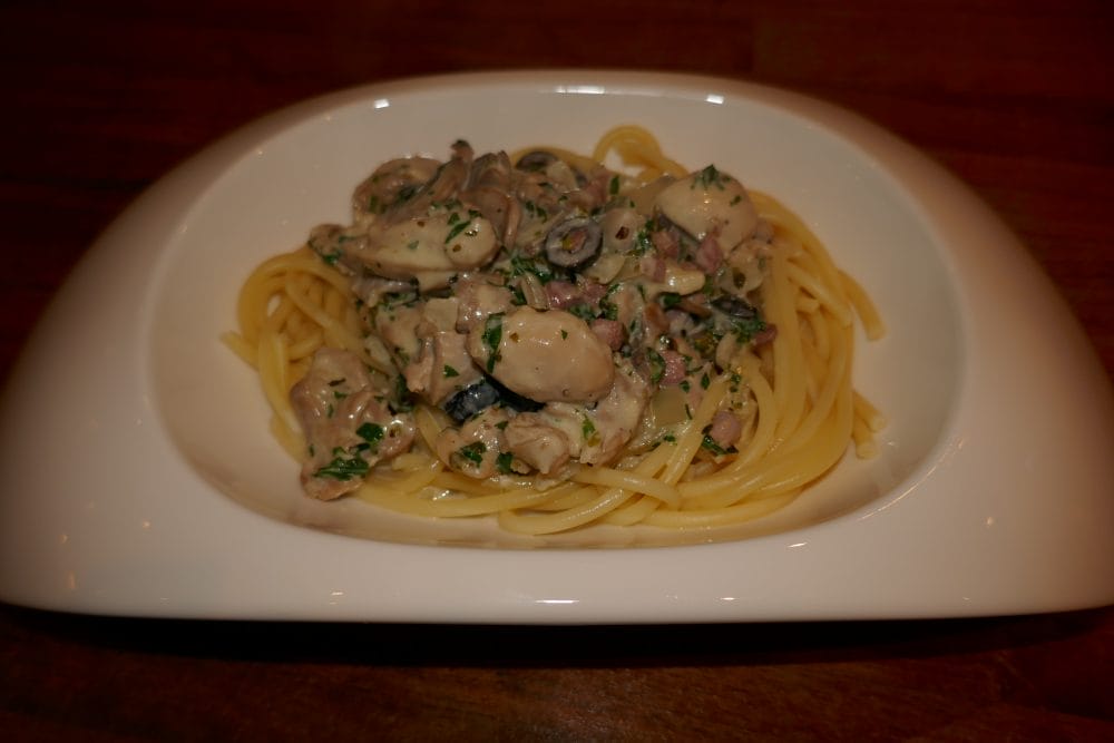 Pasta med pepperrot- og blåskimmelsaus