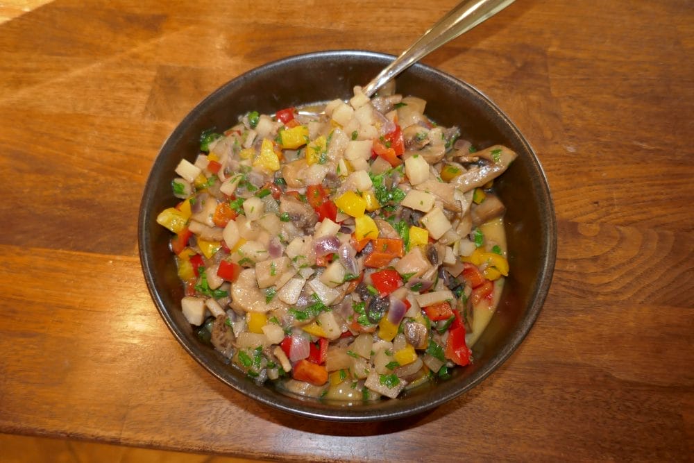 Smørdampede rotgrønnsaker med sopp og paprika Smørdampede rotgrønnsaker med sopp og paprika