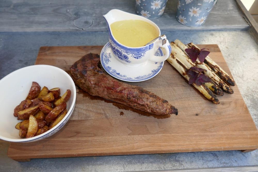 Kalvefilet med bearnaisesaus og båtpoteter