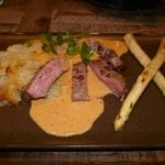 T-benstek med pommes boulangere og bretagnesaus