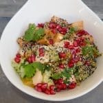 Poke bowl med laks og chilimajones
