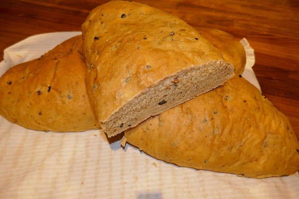 Soltørka tomat- og olivenbrød