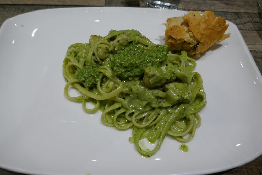 Pasta med kylling og pesto