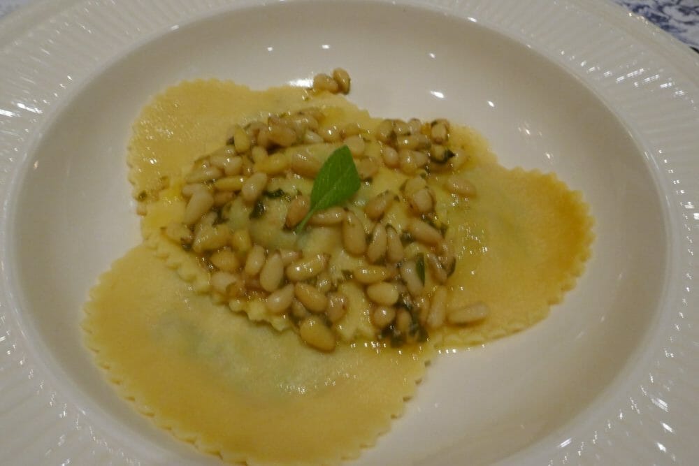 Ravioli med soppfyll og salviesmør Ravioli med soppfyll og salviesmør